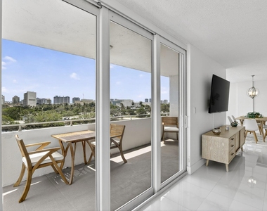 1170 N Federal Highway - Photo Thumbnail 1