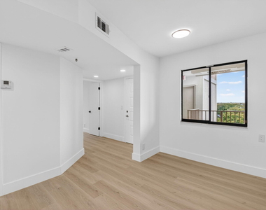14475 Strathmore Lane - Photo Thumbnail 4