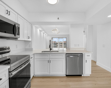14475 Strathmore Lane - Photo Thumbnail 3