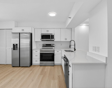 14475 Strathmore Lane - Photo Thumbnail 6