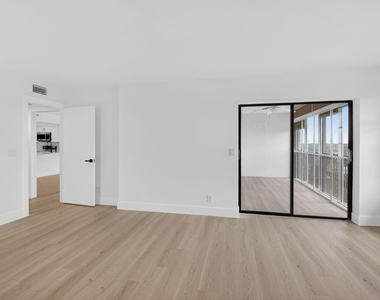 14475 Strathmore Lane - Photo Thumbnail 14