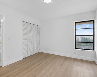 14475 Strathmore Lane - Photo Thumbnail 20