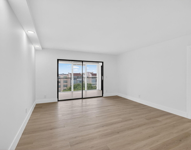 14475 Strathmore Lane - Photo Thumbnail 9