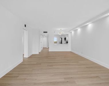 14475 Strathmore Lane - Photo Thumbnail 8