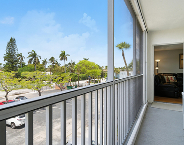 1502 S Lakeside Drive - Photo Thumbnail 6