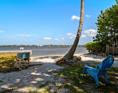 1502 S Lakeside Drive - Photo Thumbnail 22