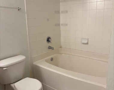 533 Ne 3rd Avenue - Photo Thumbnail 15
