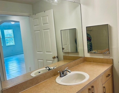 533 Ne 3rd Avenue - Photo Thumbnail 20