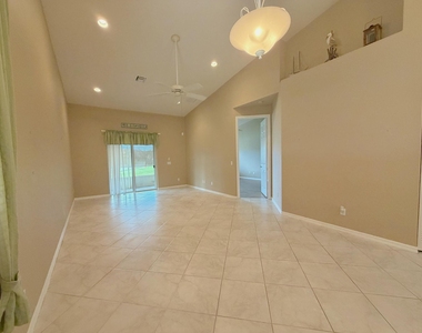6510 Oxford Circle - Photo Thumbnail 2