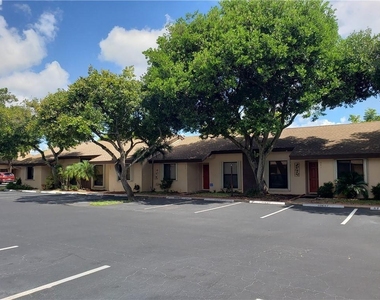 3076 S Oakland Forest Drive - Photo Thumbnail 12
