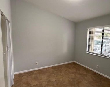3076 S Oakland Forest Drive - Photo Thumbnail 7