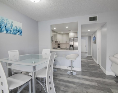 320 S Surf Road - Photo Thumbnail 3
