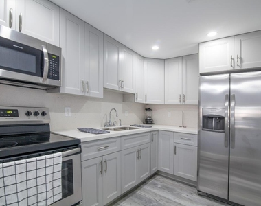 320 S Surf Road - Photo Thumbnail 12