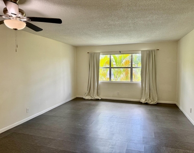 560 Se 2nd Avenue - Photo Thumbnail 1