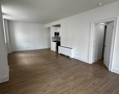West 34th Street - Photo Thumbnail 12