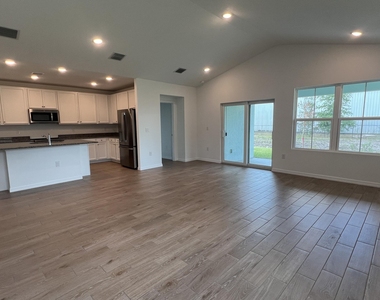 1782 Sw Bayshore Boulevard - Photo Thumbnail 27