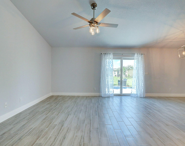 2352 Sw Plum Court - Photo Thumbnail 6