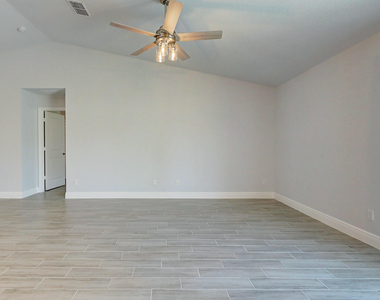 2352 Sw Plum Court - Photo Thumbnail 7
