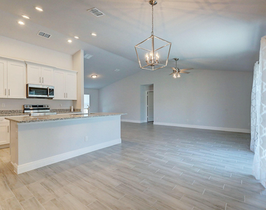 2352 Sw Plum Court - Photo Thumbnail 10