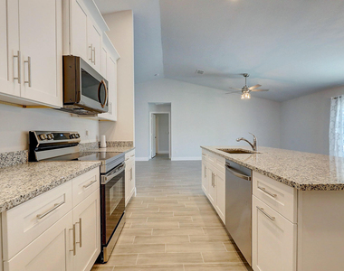 2352 Sw Plum Court - Photo Thumbnail 16