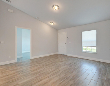2352 Sw Plum Court - Photo Thumbnail 3