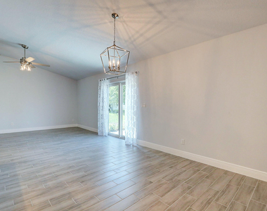2352 Sw Plum Court - Photo Thumbnail 8
