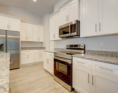 2352 Sw Plum Court - Photo Thumbnail 18