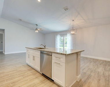 2352 Sw Plum Court - Photo Thumbnail 12