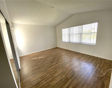 11135 Nw 46th Drive - Photo Thumbnail 5