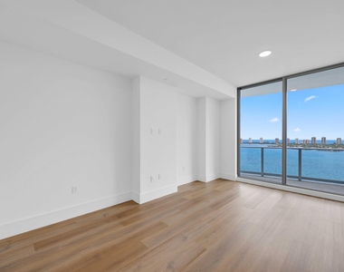 220 Lake Shore Drive - Photo Thumbnail 8