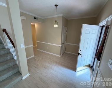 9423 Fairmead Drive - Photo Thumbnail 2
