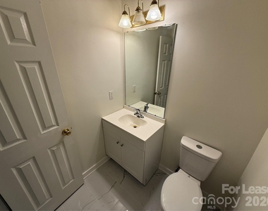 9423 Fairmead Drive - Photo Thumbnail 10