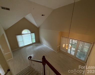 9423 Fairmead Drive - Photo Thumbnail 11