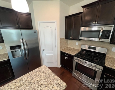10374 Rutledge Ridge Drive - Photo Thumbnail 5