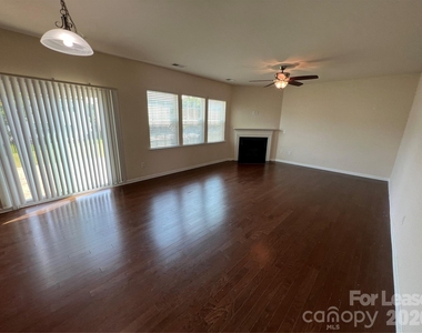 10374 Rutledge Ridge Drive - Photo Thumbnail 4
