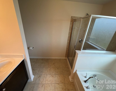 10374 Rutledge Ridge Drive - Photo Thumbnail 16