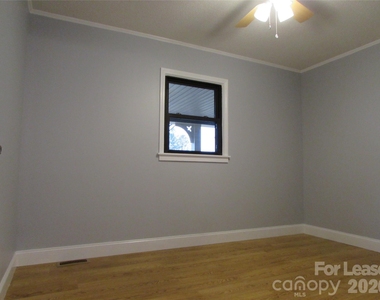 2725 Sloop Road - Photo Thumbnail 6