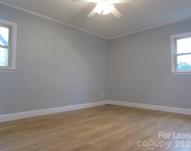 2725 Sloop Road - Photo Thumbnail 3