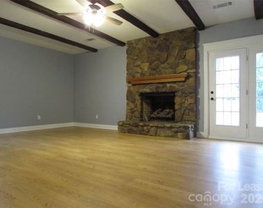 2725 Sloop Road - Photo Thumbnail 8
