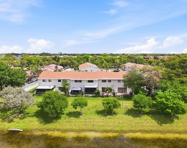 644 Ne 195th Street - Photo Thumbnail 1