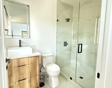 6148 Lederer Avenue - Photo Thumbnail 7