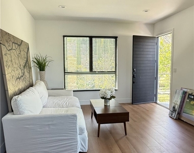 6148 Lederer Avenue - Photo Thumbnail 2