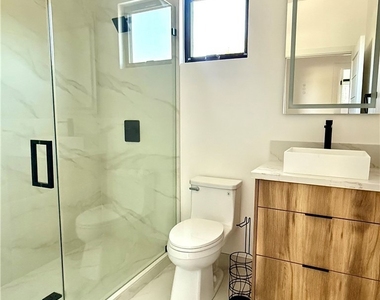 6148 Lederer Avenue - Photo Thumbnail 5