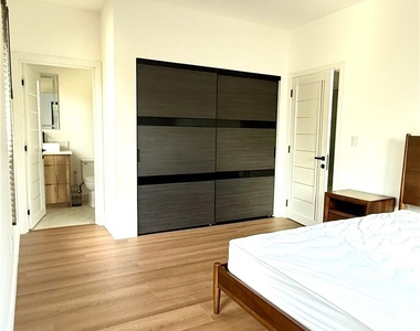 6148 Lederer Avenue - Photo Thumbnail 4