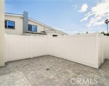 19953 Lassen Street - Photo Thumbnail 9