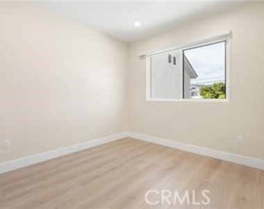 19953 Lassen Street - Photo Thumbnail 4