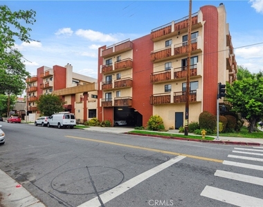 8710 Independence Avenue - Photo Thumbnail 21