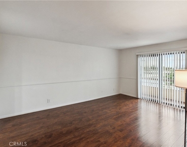 8710 Independence Avenue - Photo Thumbnail 11