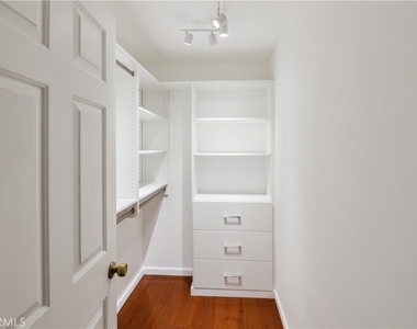 8710 Independence Avenue - Photo Thumbnail 13