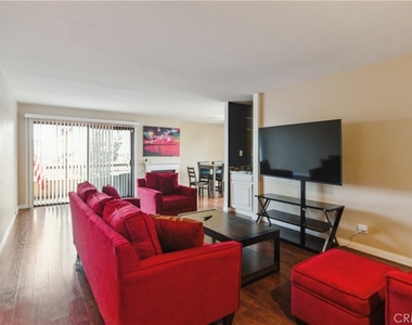 8710 Independence Avenue - Photo Thumbnail 5